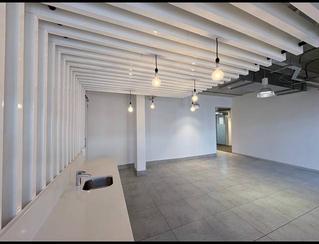294M² OFFICE TO LET IN VORNA VALLEY